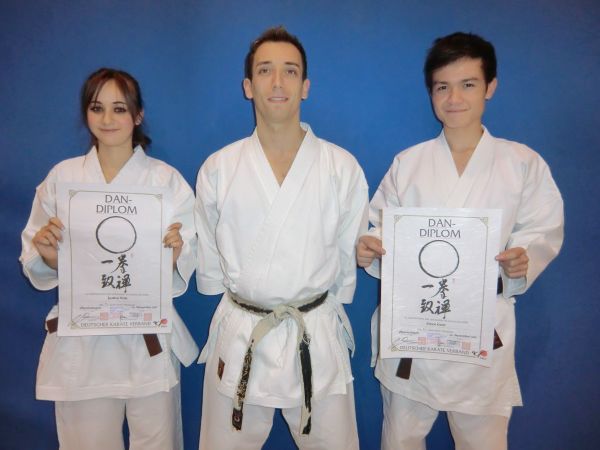 Der Karateverein Obrigheim gratuliert zwei neuen Dan-Trgern